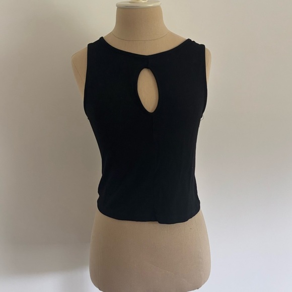 Hidden Tops - Hidden Brand Tank Top Black Keyhole Cropped Pullover M